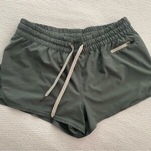 Vuori clementine 2.0 - 2.5” Women's Athletic Shorts